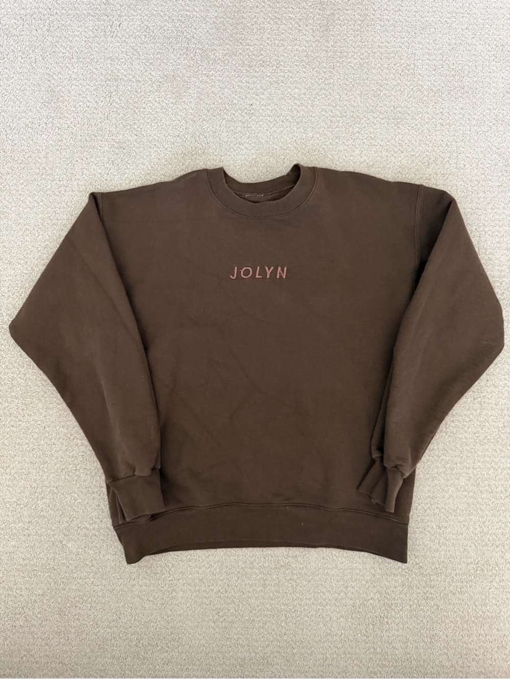 Jolyn Clothing crewneck sweatshirt in brown, size medium
